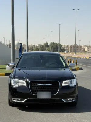 Used Chrysler 300 in Farwaniya