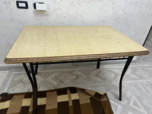 طاوله للبيع مع كراسي جداد بسعر مغري