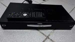DVD ماركه VIZIO مع الريموت الاصلى