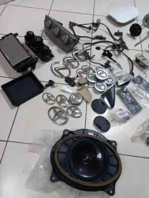 قطع غيار لكزيس ESمن موديل 2012 بحالة ممتازة