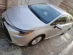 سلام عليكم للبيع تويوتا كورولا وارد امريكي موديل 2025 فئة LE محسن الحادث كما موضح سياره بصمه تشغيل ،