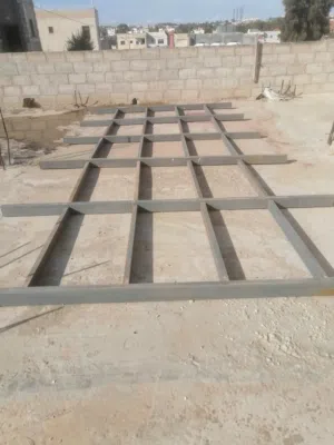 للبيع المستعجل او البدل غنم عبر اقرأ الوصف زينكو مضلع مدهون حراري  وتيوبات حديد كلو ثقيل وزن 2طن.