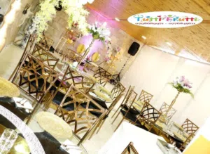 كراسي وطاولات للإيجار