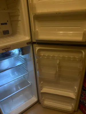 ثلاجه شارب ممتازة حجم وسط