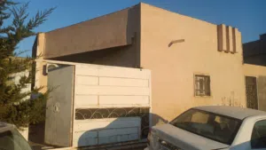 منزل صغير للبيع او استبدال بمنزل وزيادة بسيطه  غرفتين وصالة تاجوراء سيرتي يسار حي سكني 130ألف