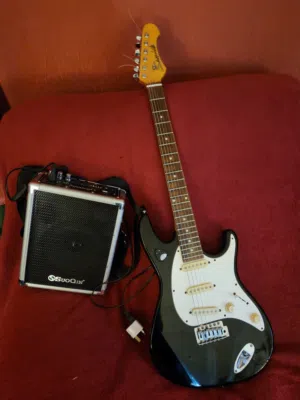 samik guitar wuith amlpy very good sound
