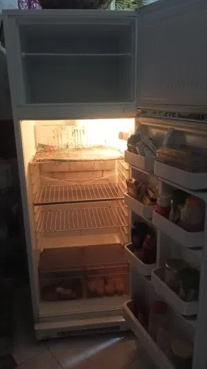ثلاجه كرياذى 12قدم ديفروست حاله جيده جدا شغاله