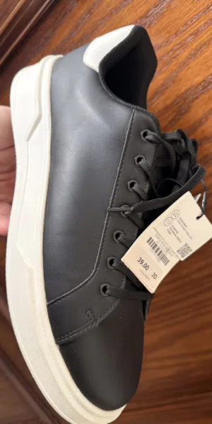 حذاء اسود Zara