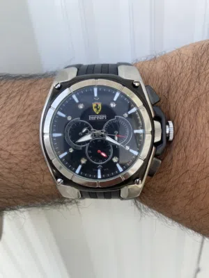 للبيع ساعه فراري اتوماتيك