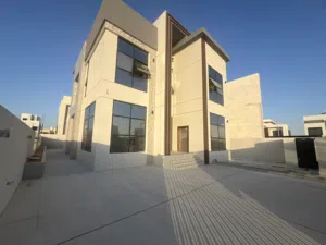 510 m2 More than 6 bedrooms Villa for Sale in Abu Dhabi Al Shamkhah