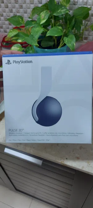 سماعة بلاي ستيشن بحالة ممتازة استعمال ليوم واحد فقط