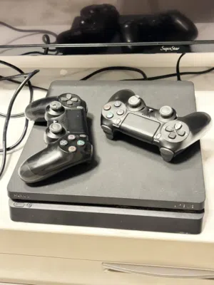 بلستيشن 4 مع جهازين