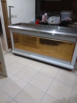 يوجد لدينا مستلزمات مطعم للبيع والسعر مناسب للجميع للجدين الرجاء على الوتساب
