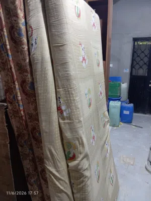 تخت لاتيه بحالة ممتازة للبيع مع جحوش