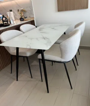 طاولة سفرة زجاج مع 4 كراسي – بيع مستعجل _ لازم تنباع هالأسبوع