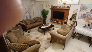 طقم كنب بحالة جيدة جدا