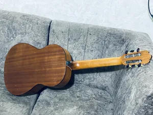 Guitars & Oud . Used3