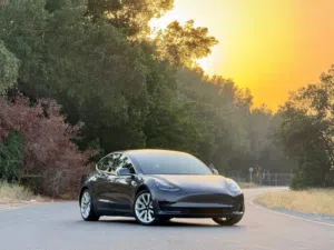 TESLA MODEL 3 GCC 2020 Service history (under warranty till 2028)