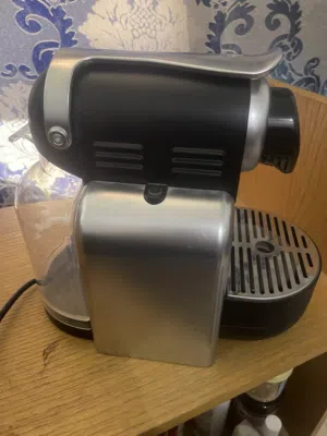 ماكينة قهوة Nespresso Essenza – مستعملة بحالة جيدة
