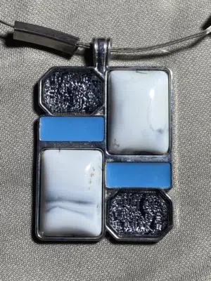 عقد (سنسال) مودرن مميز - ماركة NY - السعر شامل التوصيل