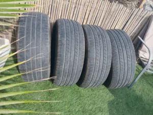 تواير امريكية سياراة فورويل مقاس 285/65R17 استخدام سنة فقط