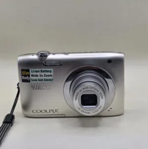 كاميرا Nikon Coolpix S2600 بحالة ممتازة