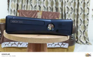 الجهاز بي ضمان أسبوع وأحد والجهاز مهكر وبي 33 لعبه وسعره بي مجال وكامل الملحقات  XBOX 360 SLIM