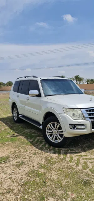 ميتسوبيشي باجيرو أعلى فئة (الذهبية) - Mitsubishi Pajero 2015 GLS 3.8L – Top Edition (Gold)