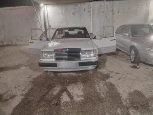 مرسيدس بطة w124 موديب 1993 ماتور قرش ونص ثلاجة المنيوم اصلي كهربتها مش ملعوب فيها مكيف ودفايه شغالي
