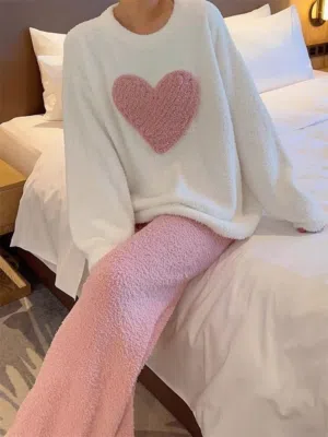 بجامه صوف مريحه واسعه ملمس ناعم  مقاس L لارج متوفر حبه فقط صنعاء ويوجد توصيل ايضا للمحافظات