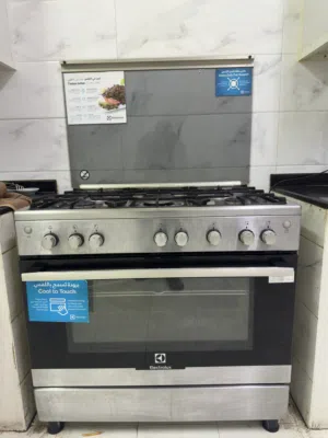 Electolux cooking range 5 burners with Oven