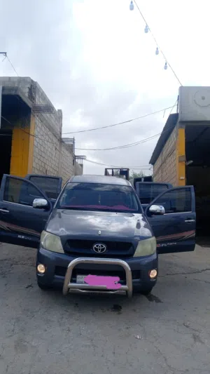 Used Toyota Hilux in Mafraq