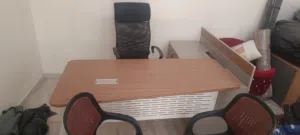 مكتب مع 3كراسي