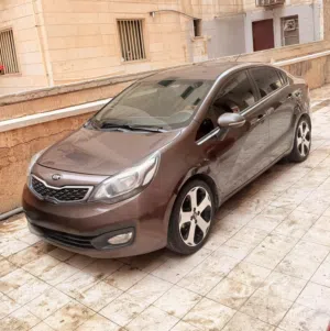 كيا ريو 2015 نوع EXمستعملة بحالة ممتازة مع مواصفات خليجية إلي بيدور علي حاله نضيه