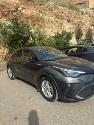 تويوتا هايبرد Luxury C-HR للبيع بحالة الوكالة