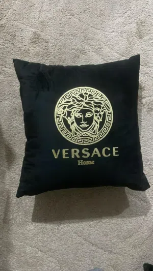 اكسسورات فرزاتشي للبيع سبع قرن و ستاند لامب و مبخره و لوحات و سجاده و طاولات