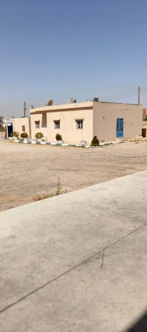 موقع هنقر للايجار سقف سندوتش صناعي مراكز صيانة في طريق المطار شارع سيدي سليم