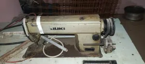 ماكينة خياطة JUKI أصلية يابانية – مع طاولة ومرفقات كاملة