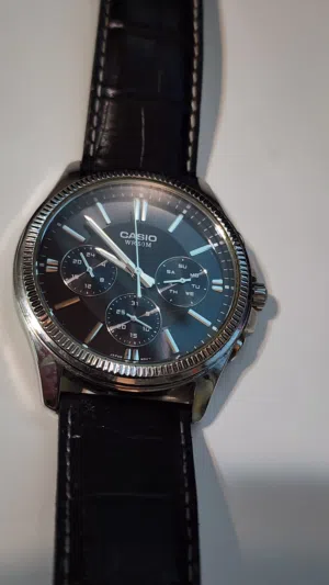 للبيع ساعه كاسيو الأصليه   ملبوسه اكمن مره بس و الكاستك ناشف من التخزين   الموقع عمان ال