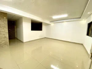 شقة تصلح للسكن او مستودع للتخزين في جبل الزهور