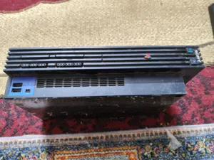 بلي 2فات ممفتوح ولا مصلح بلي بيه هارد 300لعبه بليه شغال ميه بل ميه يخبل بس بيه نقص شي الجوستك