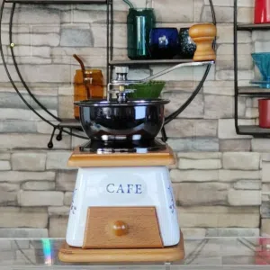 مطحنة كلاسيك قديم يدوية للقهوة والتوابل صغيرة الحجم وانيقة