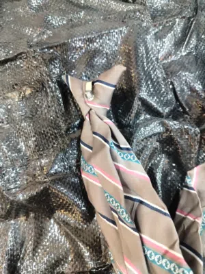 عرض جملة  بيج أربطة عنق العدد: 130 قطعة    مناسبة للتجار وأصحاب المحلات