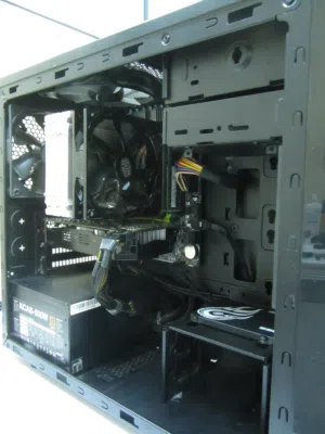 PC : E5-2660 V2 + GTX 1060 + 16GB RAM