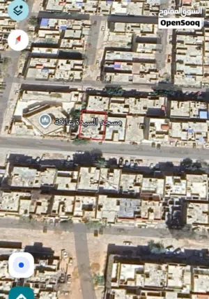 فيلا على الرئيسي في شبنه الصغيره شارع المطبات بجوار مسجد السيدة عاتكة دورين 6 شقق و 3 محلات