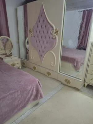 غرفة نوم ناقصها الفرشة والقاعدة تبعة الفرشة