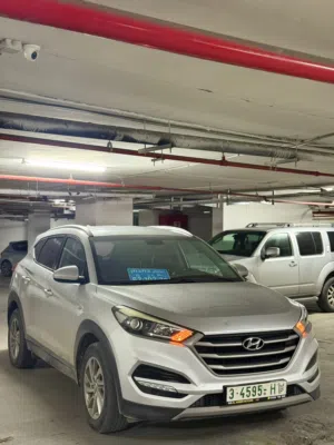 توسان 2018.ديزل . فحص نضيف.2*4.بصمه .شاشه جلد .حساس .رام لله او الخليل .كاش 89 الف