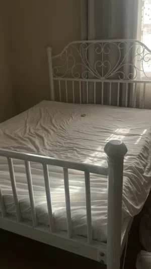 سرير مستعمل الغرض من البيع التغيير