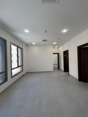 شقة غرفتين للإيجار في السالمية ميدان حولي – مبنى جديد – شامل كهرباء وماء