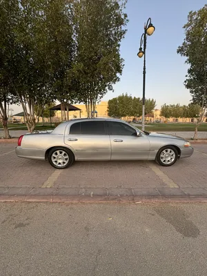 Used Lincoln Town Car in Al Kharj